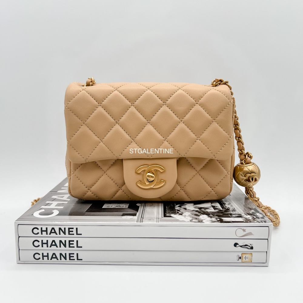 Chanel 22C Beige Square Pearl Crush